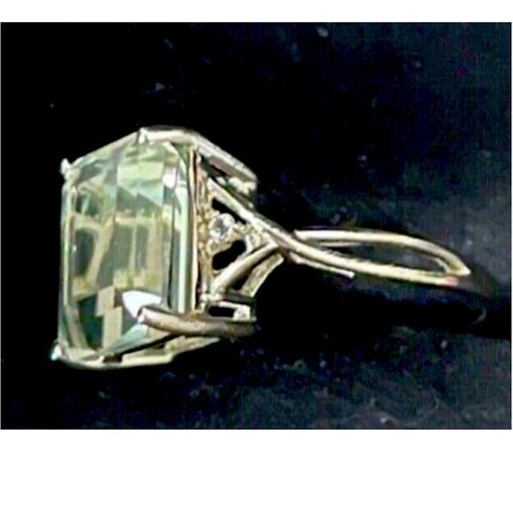 Ring - Picture 4 of 6